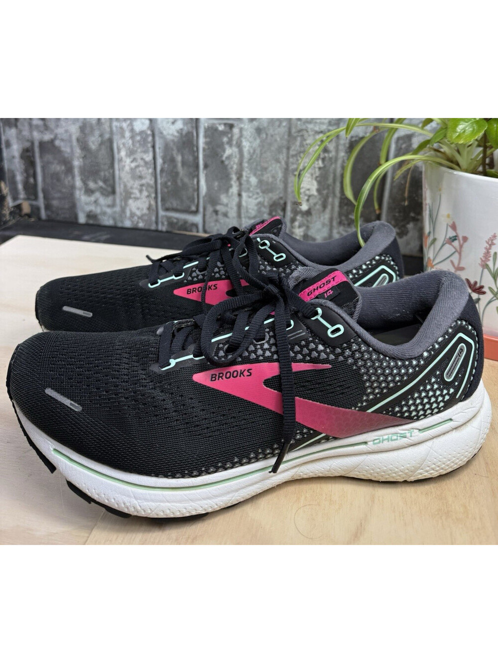 Brooks Ghost 14 Men's Black/Pink/White Low Top Lace-Up Running Shoe US 11